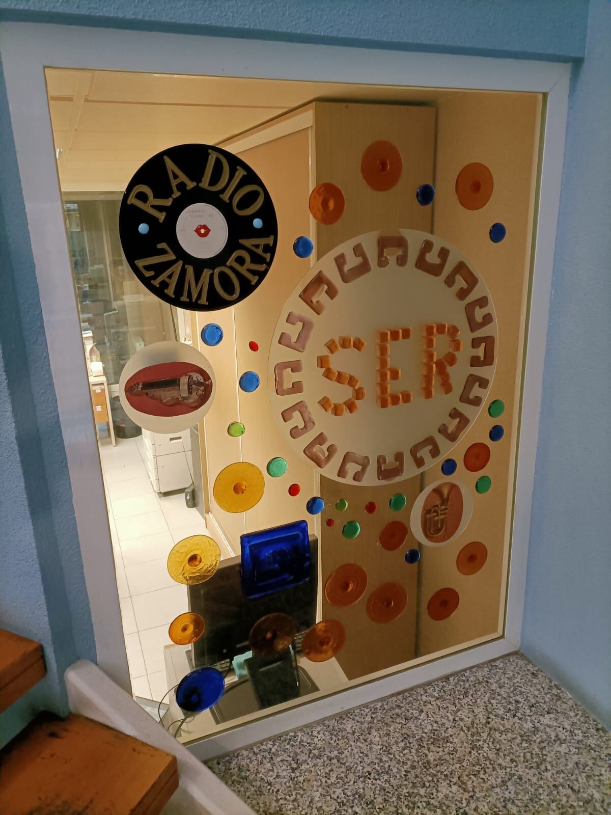 Collage de José Luis Alonso en los estudios de Radio Zamora en la Calle de Santa Ana