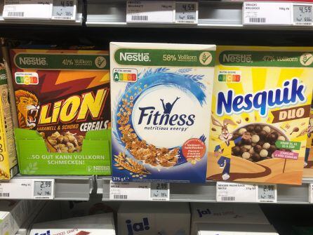 La etiqueta Nutri-Score en varios paquetes de cereales en Berlín, Alemania