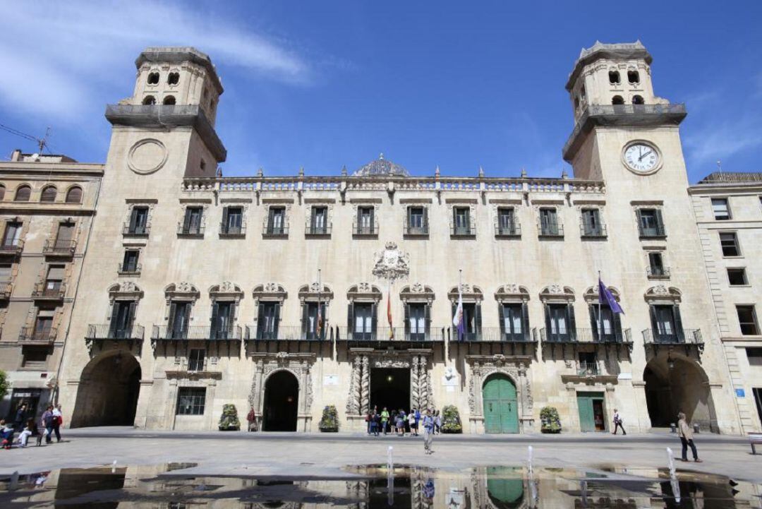 Fachada del palacio consistorial de Alicante