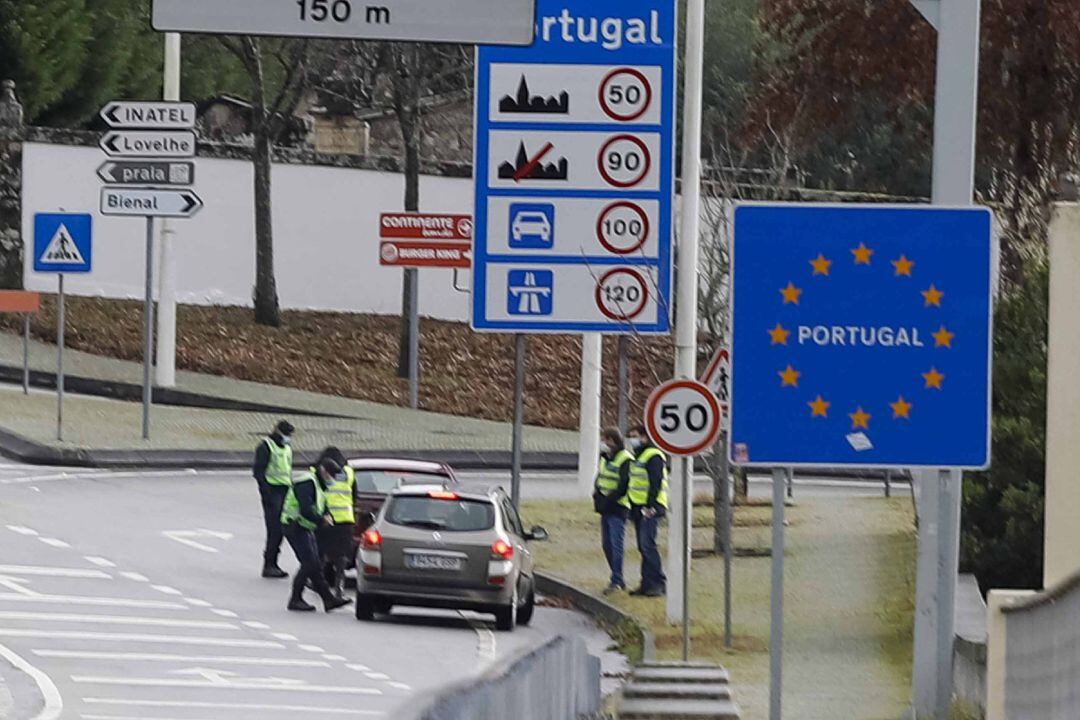 Agentes de la GNR en Galicia-Portugal