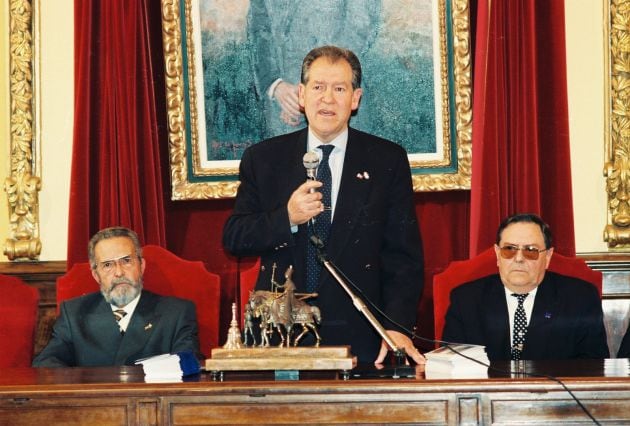 Manuel Cortés (derecha) en el Ayuntamiento de Guadalajara