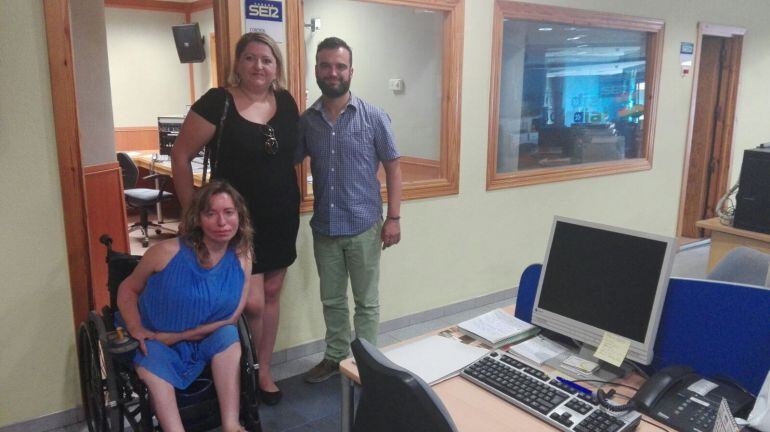 Encarnación Rodríguez junto a Juncal López y Rafael Cantó de AMIAB