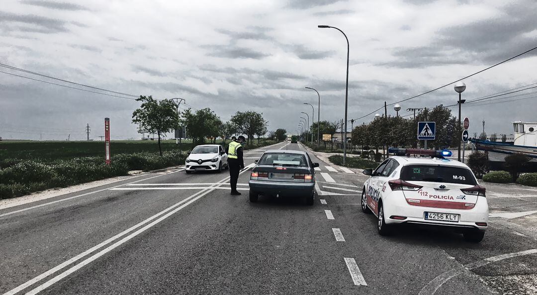 Policía Municipal de Móstoles realizando controles preventivos