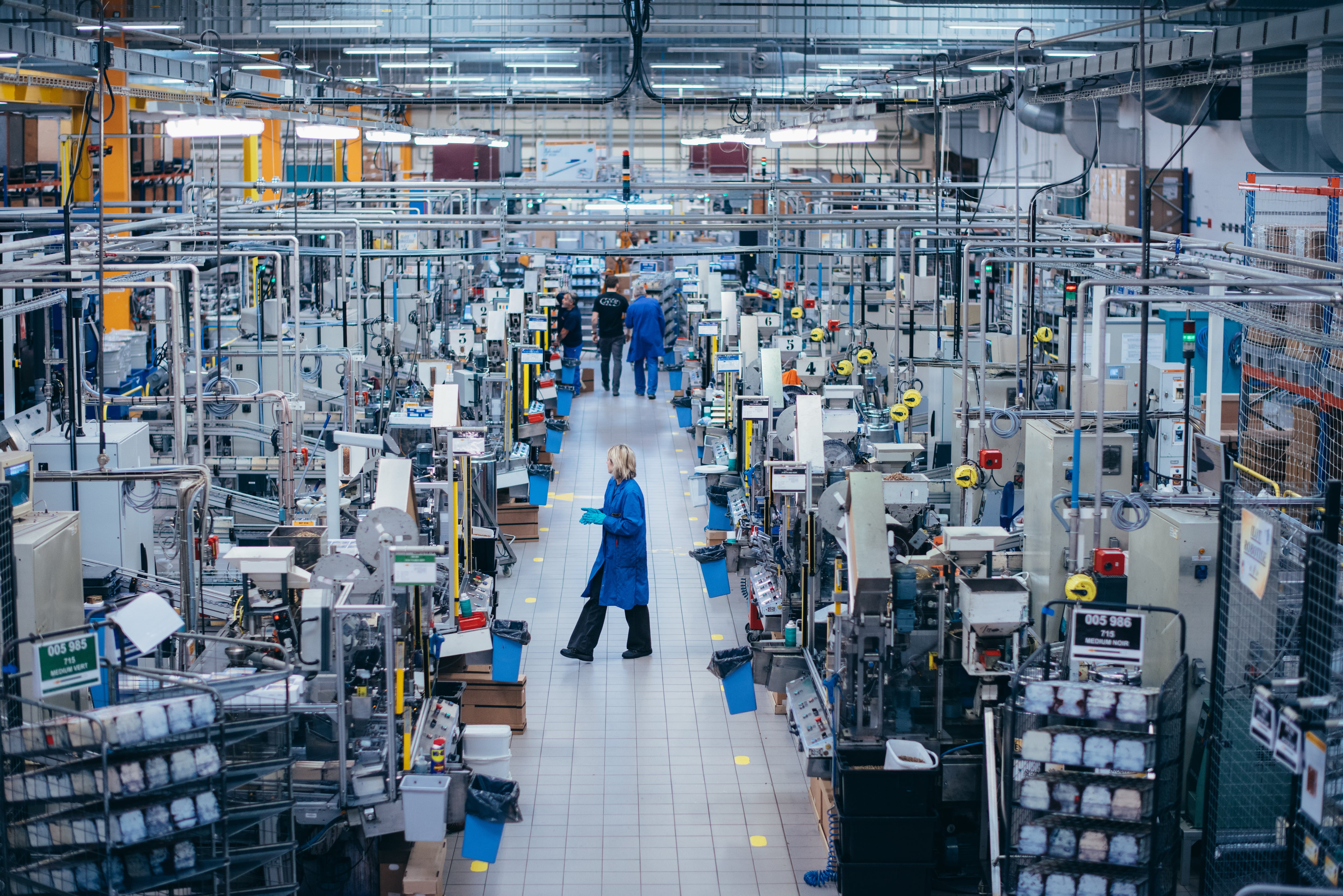 Interior de la fábrica de bolígrafos de Bic en Francia