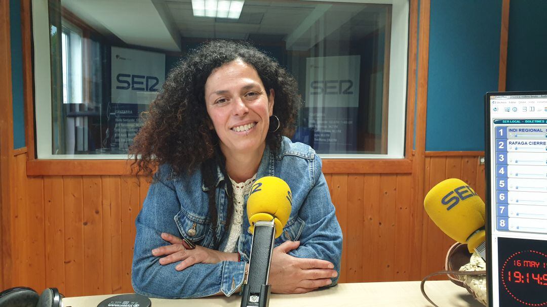 Mónica Rodero en el estudio de Radio Santander