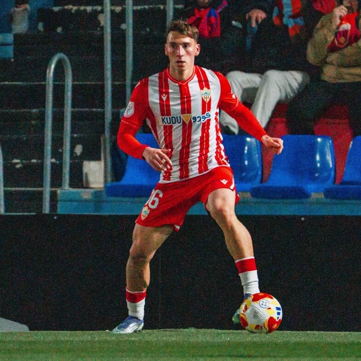 Morcillo le abre la puerta: Perovic saldrá del Almería