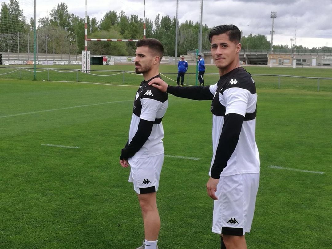 Zelu y Hugo Rodríguez, dos de los jugadores de la plantilla de la Cultural