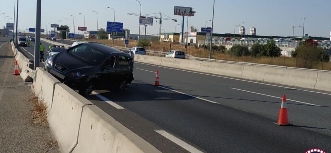 El conductor del coche que provocó el accidente dejó el vehículo sin señalizar