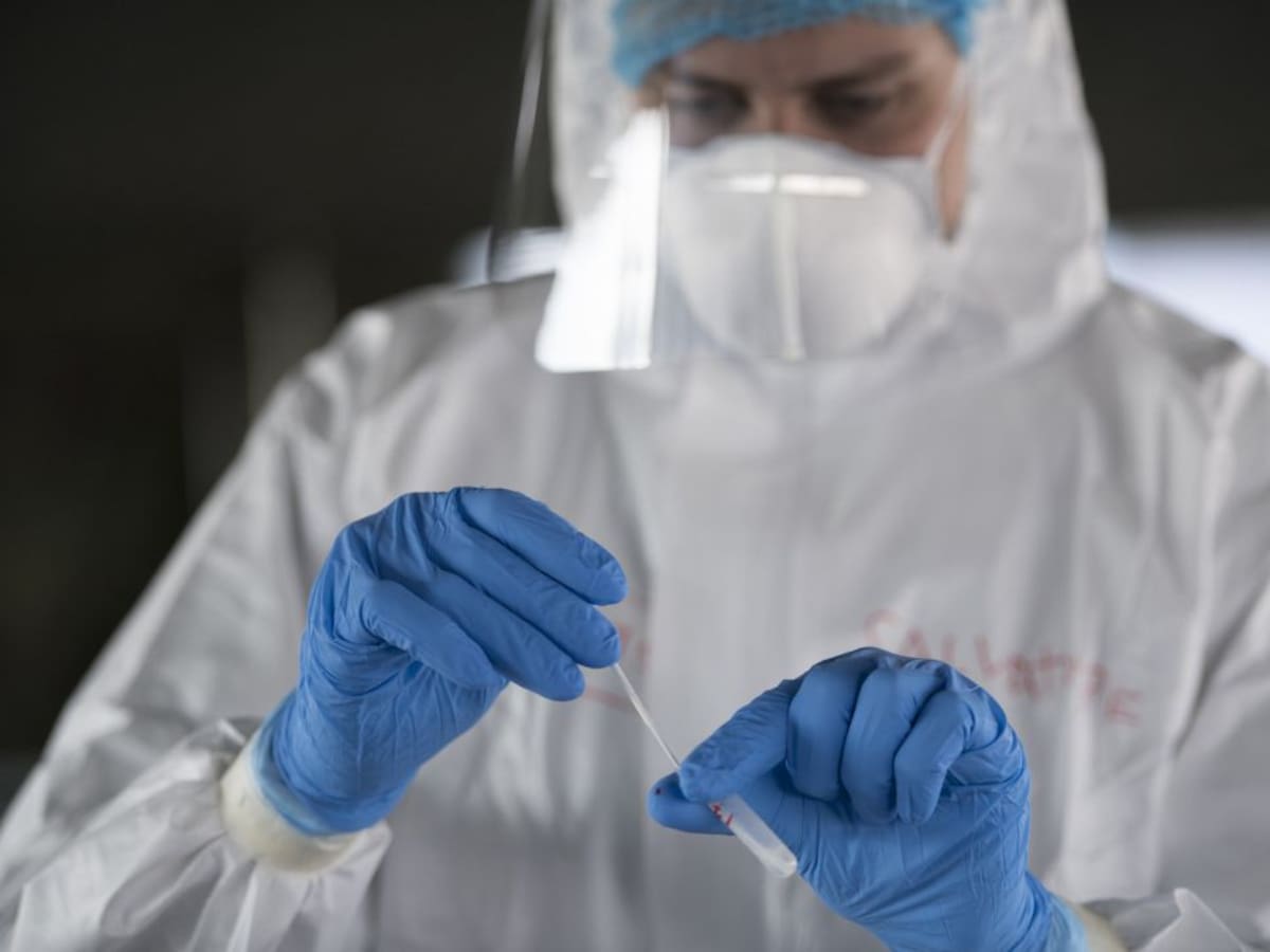 Castilla y León se sitúa por debajo del millar de nuevos positivos por COVID-19