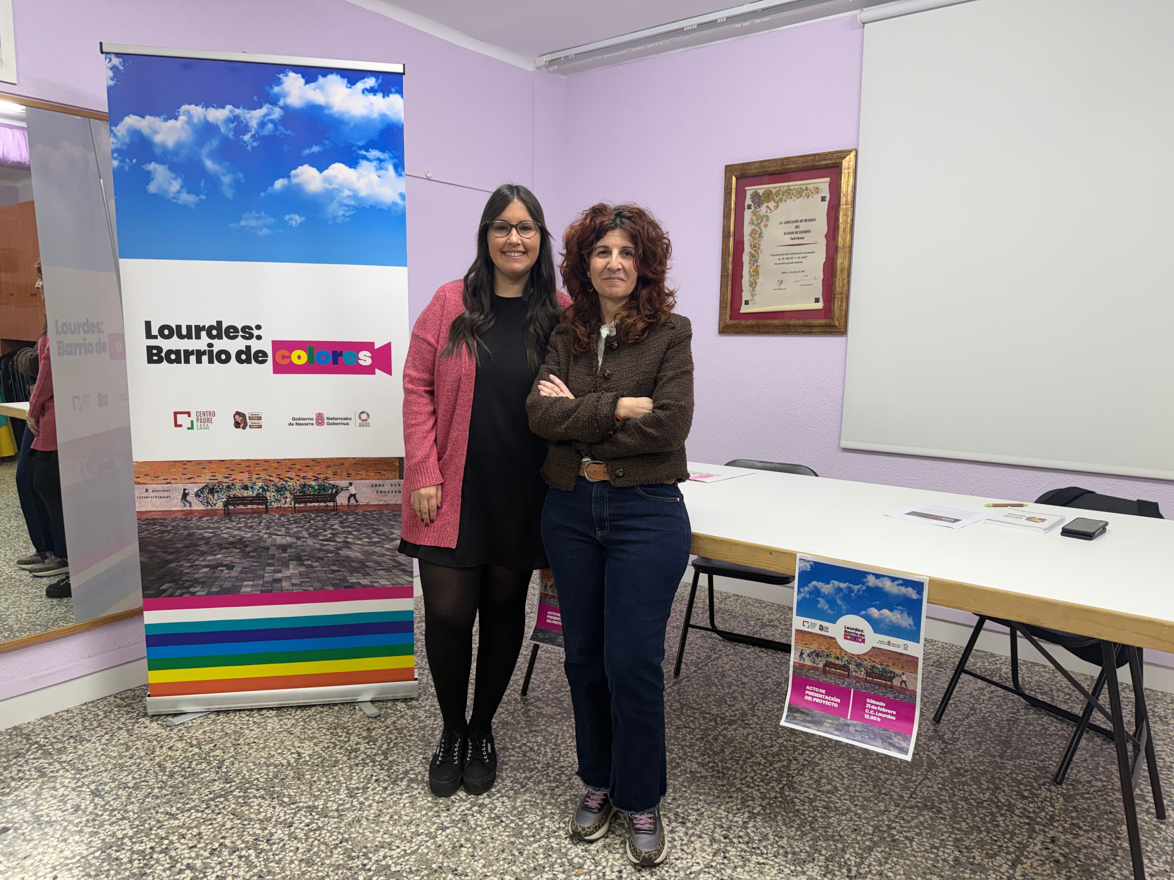 Claudia Hierro, Centro Lasa y Eva Gurría, Políticas Migratorias, durante la presentación de Lourdes: barrio de colores