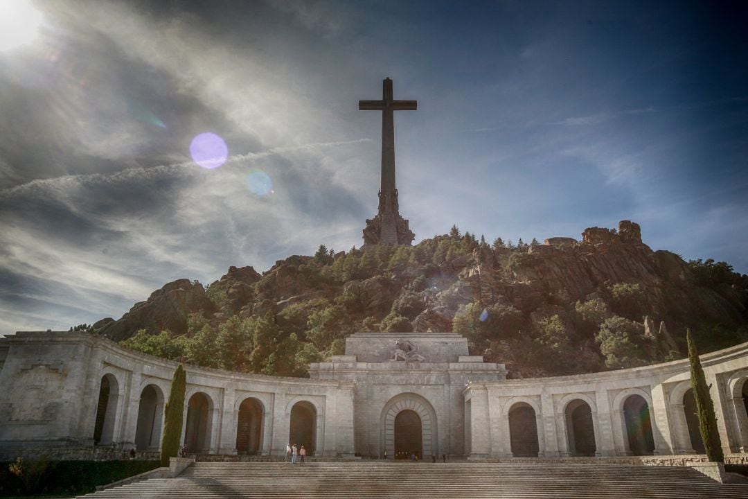 Imagen del Valle de los Caídos, donde está enterrado Francisco Franco, desde allí, según el Gobierno, el cuerpo del dictador será exhumado en “unas semanas”, en San Lorenzo de El Escorial. 