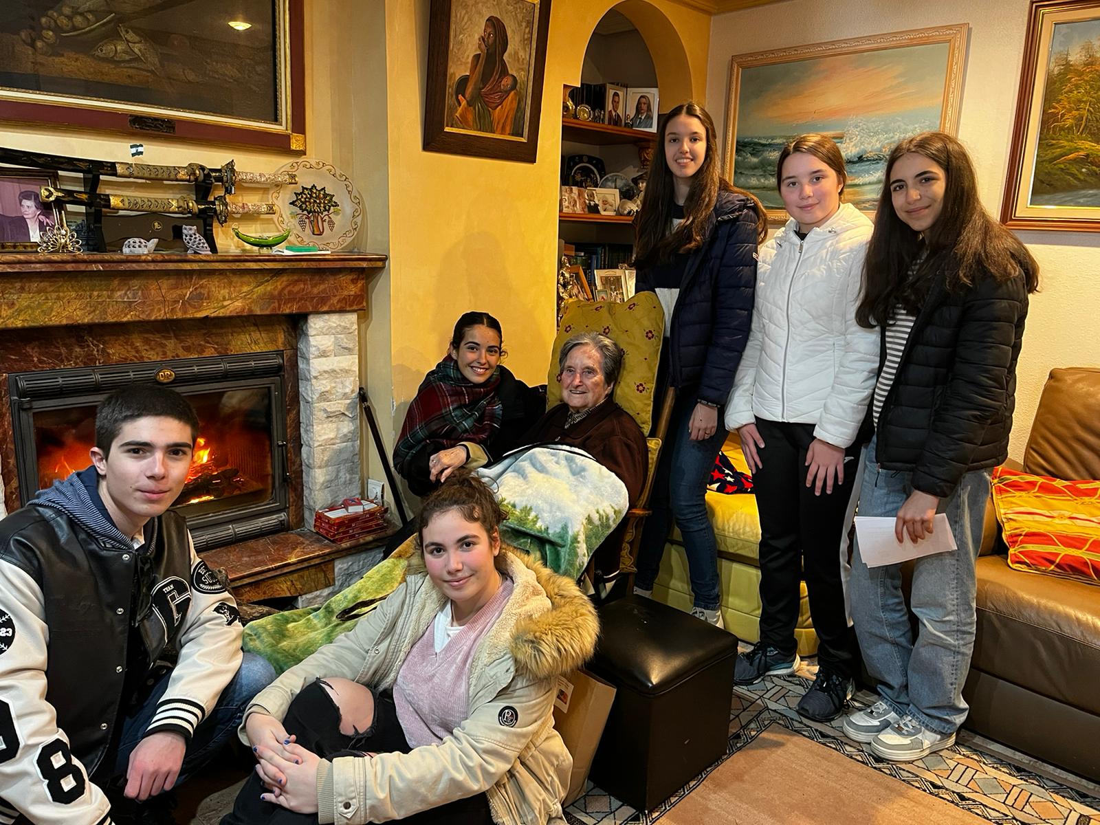 Entrega de regalos para las personas que se encuentran en situación de soledad no deseada en Bailén.