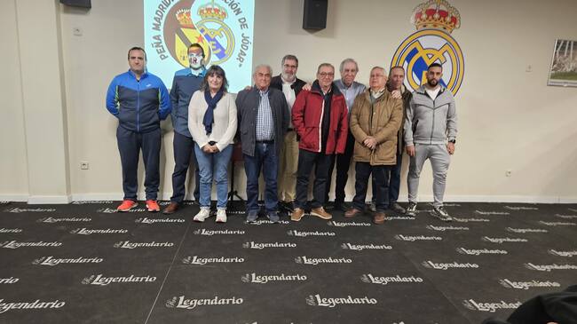 Miembros de la Junta Directiva de la Peña Madridista 'La Afición de Jódar'