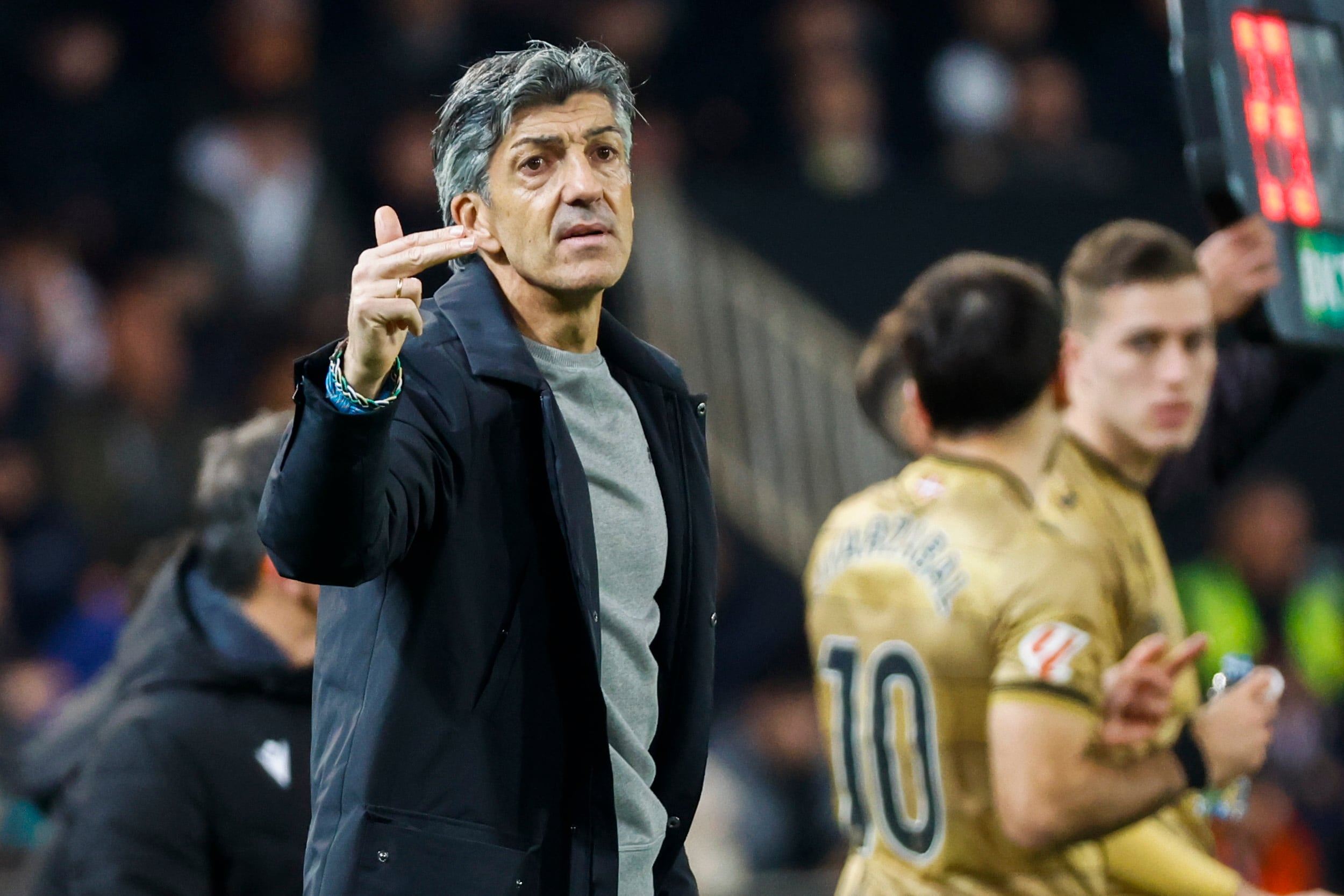 VALENCIA, 19/01/2025.- El entrenador de la Real Sociedad, Imanol Alguacil, durante el partido de la jornada 20 de LaLiga EA Sports que Valencia CF y Real Sociedad disputan este domingo en el estadio de Mestalla. EFE/Ana Escobar
