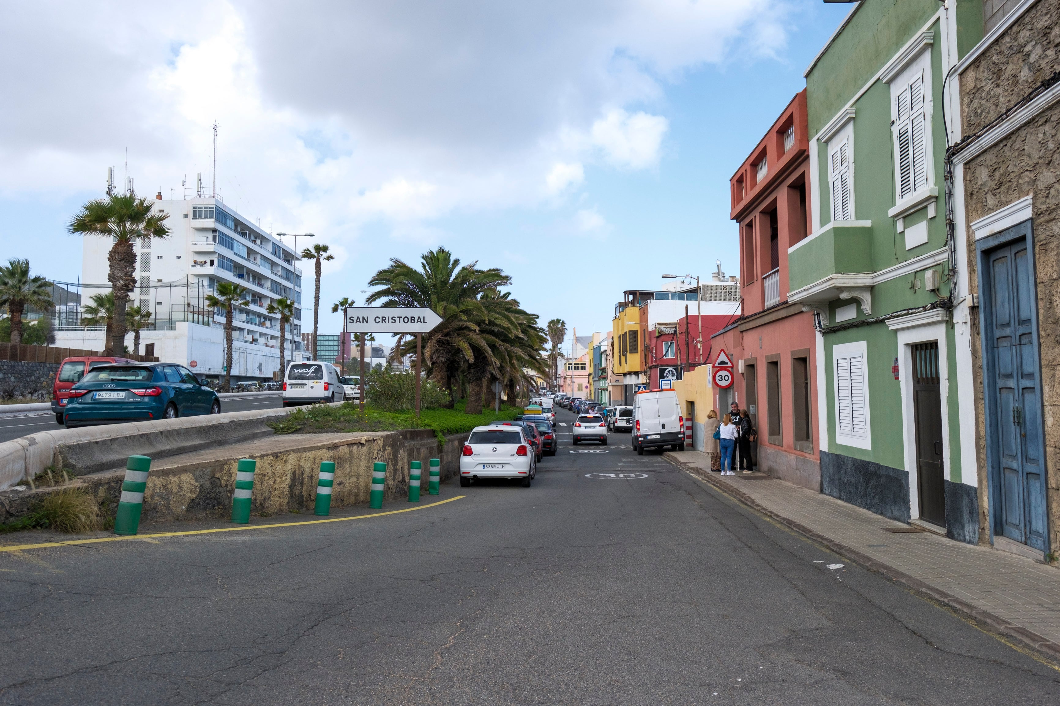 LAS PALMAS DE GRAN CANARIA (ESPAÑA), 05/03/2026.- Una mujer ha sido detenida en Las Palmas de Gran Canaria acusada de matar a su bebé de año y medio, a la que presuntamente podría haber ahogado en el barrio marinero de San Cristóbal. En la imagen, entrada al barrio de San Critóbal. EFE/Ángel Medina G.