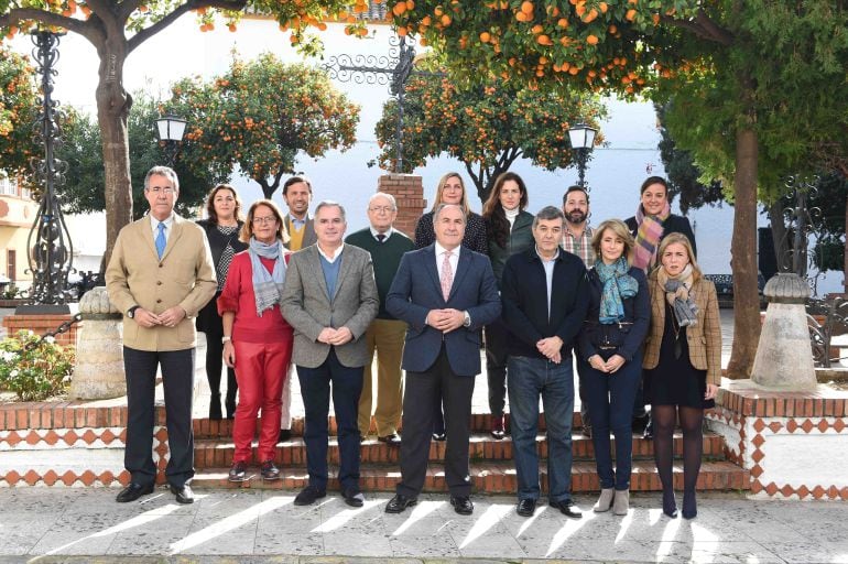 José Ignacio Landaluce, alcalde de Algeciras, junto a todos sus concejales del equipo de gobierno local.