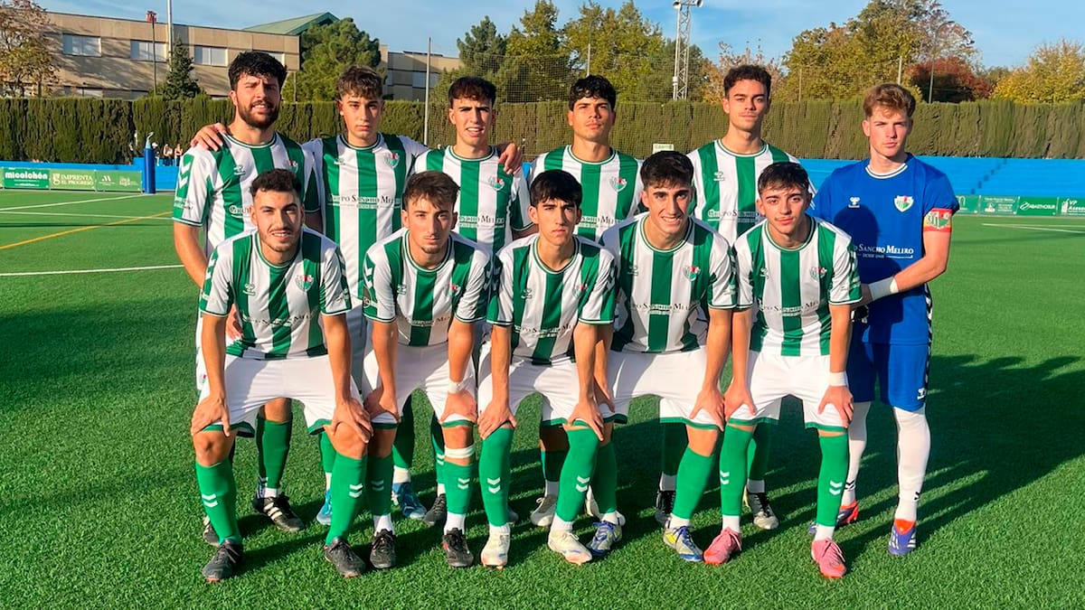 El filial del Antequera CF sigue con el pleno en su fortín