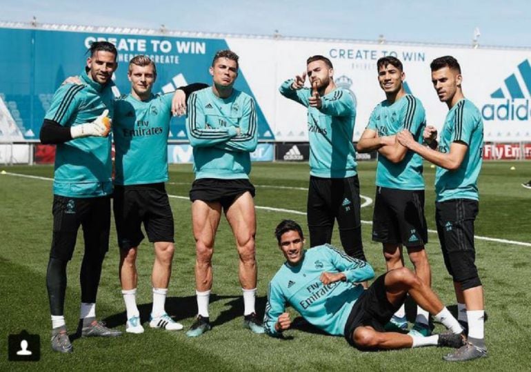 La foto de Varane con sus compañeros.