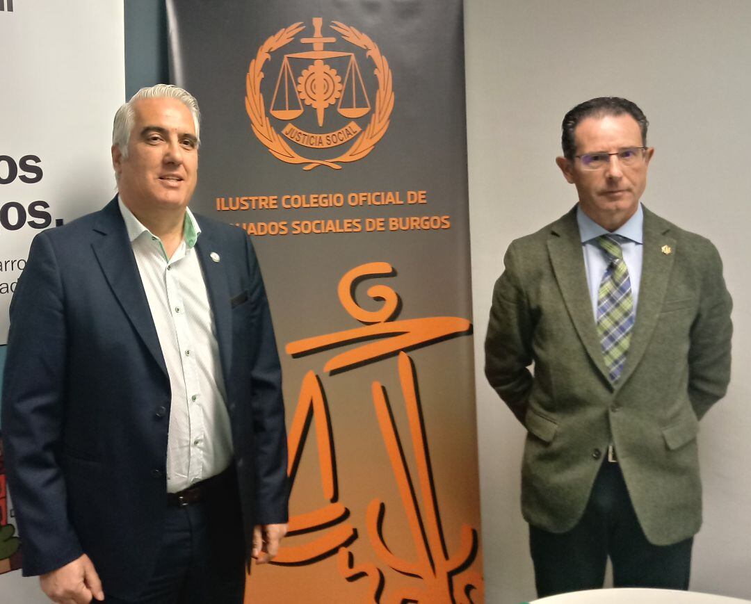 El presidente del Colegio de Graduados Sociales de Burgos, Benito Sáiz Colina (dcha) y el directivo José Ramón Nogales