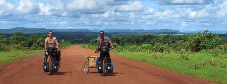 Isabel Segura y Carmelo López han recorrido 25 países de África en bicicleta