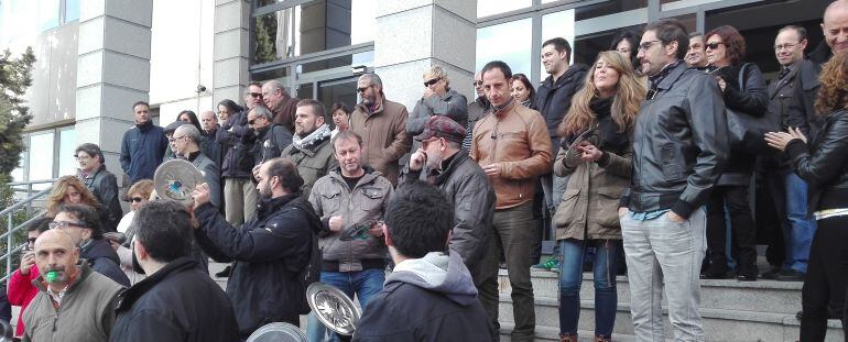 Es una de las caceroladas llevadas a cabo por los trabajadores públicos frente a la consejería de administraciones públicas en Toledo 