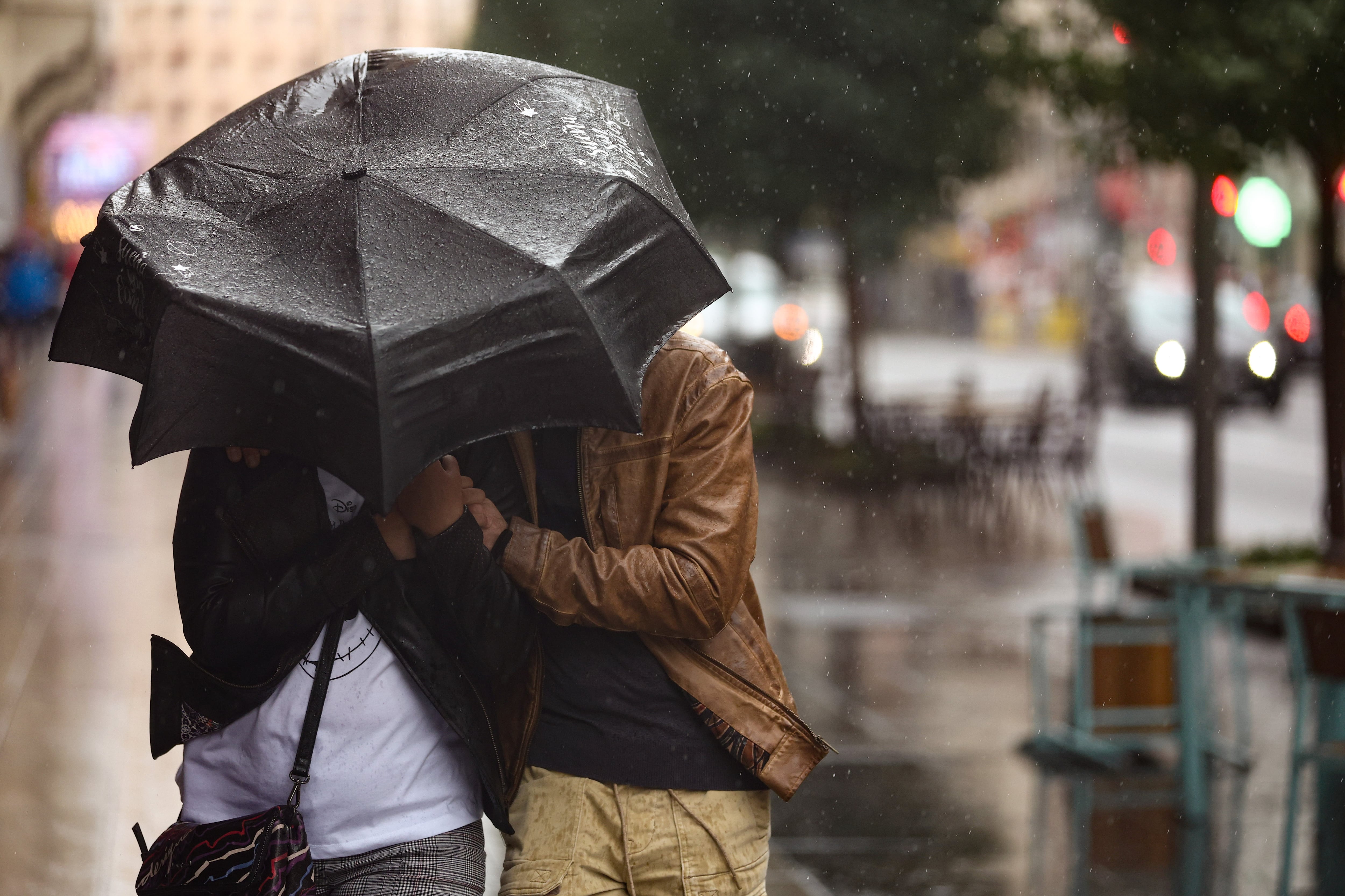 Lluvia en la Gran Vía de Madrid.