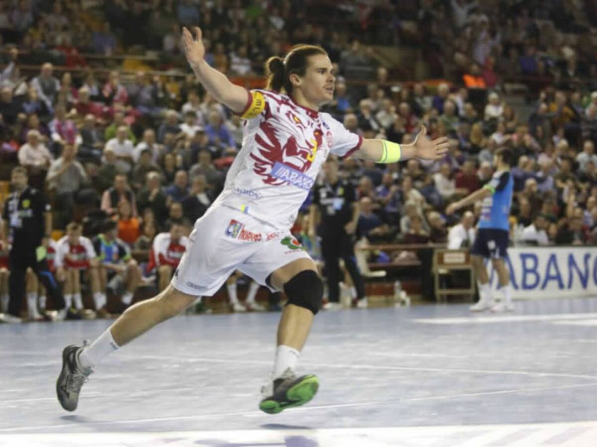 Una demanda que pone a Mario López con un pie fuera del Ademar