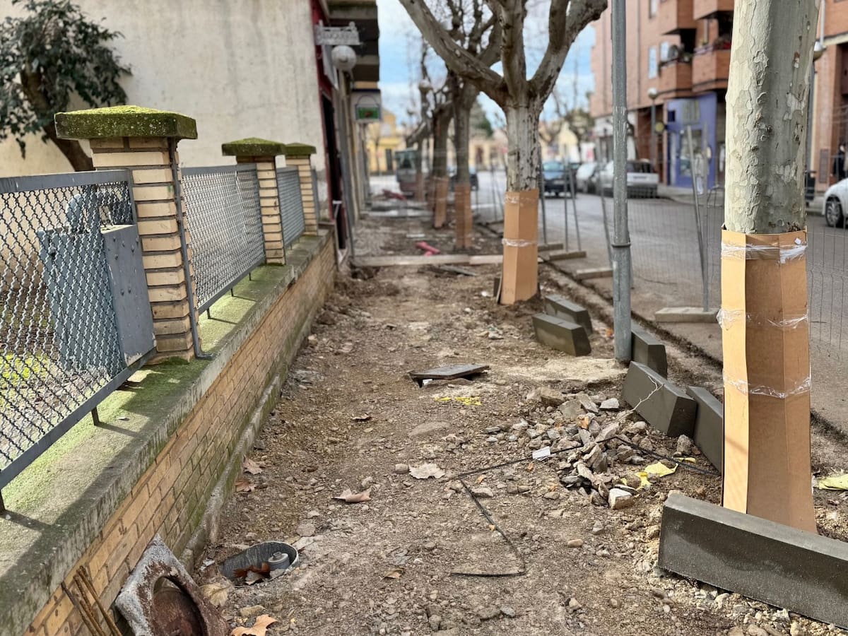 Comienzan las obras de reposición del acerado en la calle Gibraltar