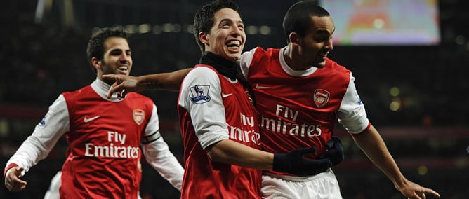 Los jugadores del Arsenal celebran el gol de Song