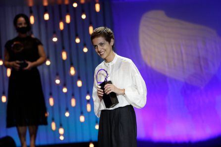 Dea Kulumbegashvili recibiendo la Concha de Oro en el festival de 2020