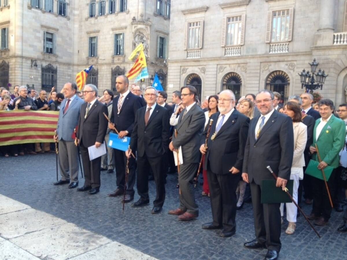 Els alcaldes fan pinya per poder votar el 9N