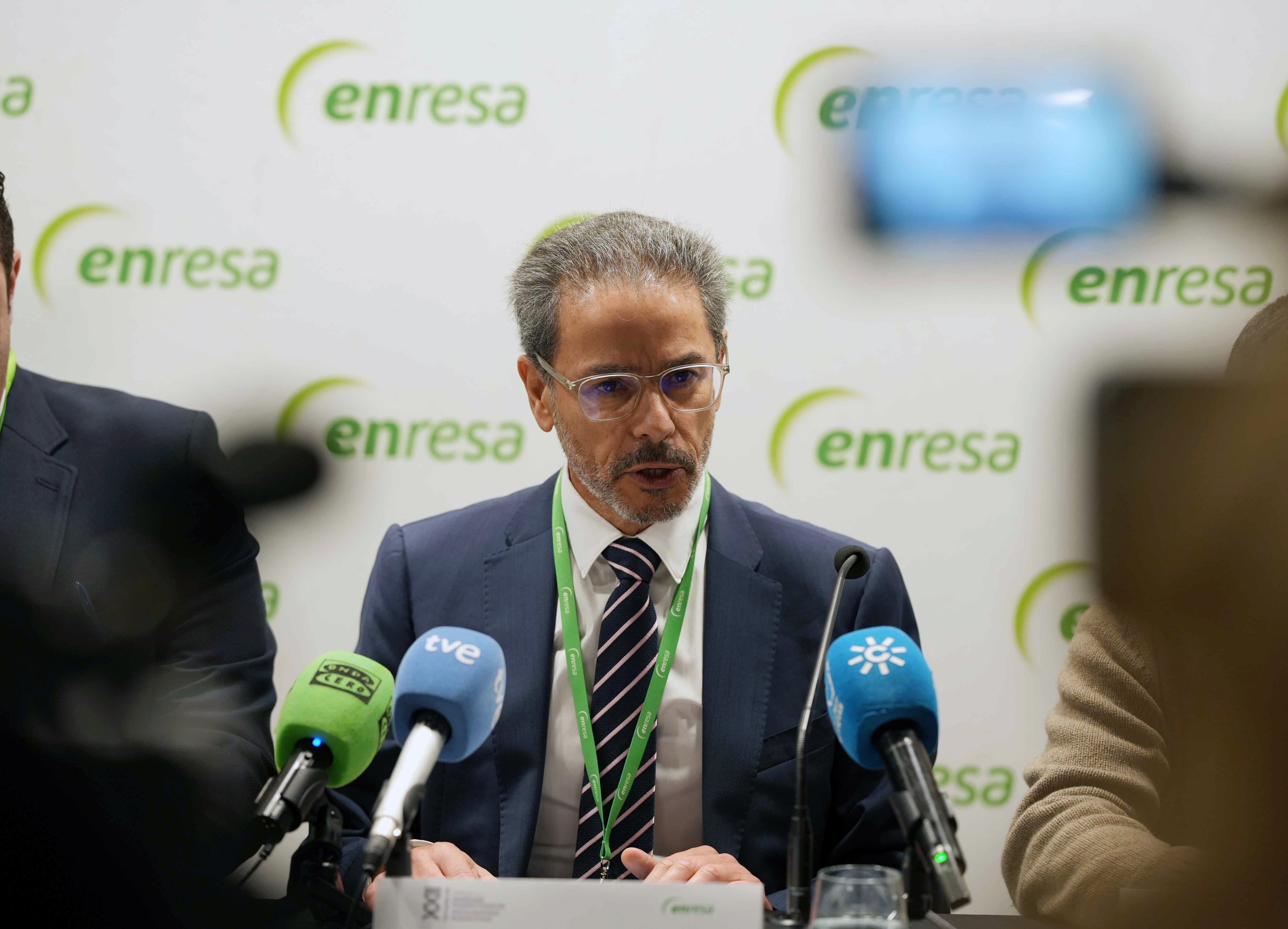 GRAFAND1627. CÓRDOBA, 05/11/2025.- El director de Operaciones de la Empresa Nacional de Residuos Radiactivos (Enresa), Manuel Rodríguez Silva, en rueda de prensa tras inaugurar las XXIIJornadas de Residuos Radiactivos de Instalaciones Radiactivas, ha explicado que el centro de almacenamiento de residuos radiactivos de media, baja y muy baja actividad de El Cabril (Córdoba), recibirá en los tres próximos años unas 2.000 toneladas de material procedente del desmantelamiento de la central nuclear de Garoña (Burgos), este miércoles en Córdoba. EFE/Rafa Alcaide
