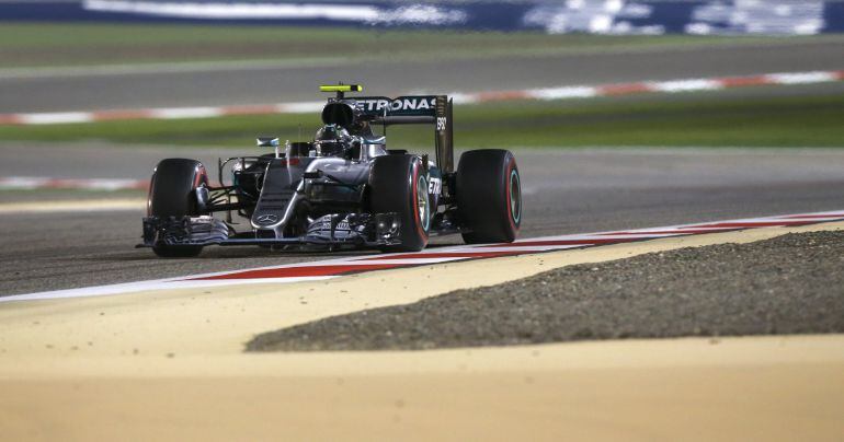 Rosberg dominó la carrera de Bahréin sin problemas