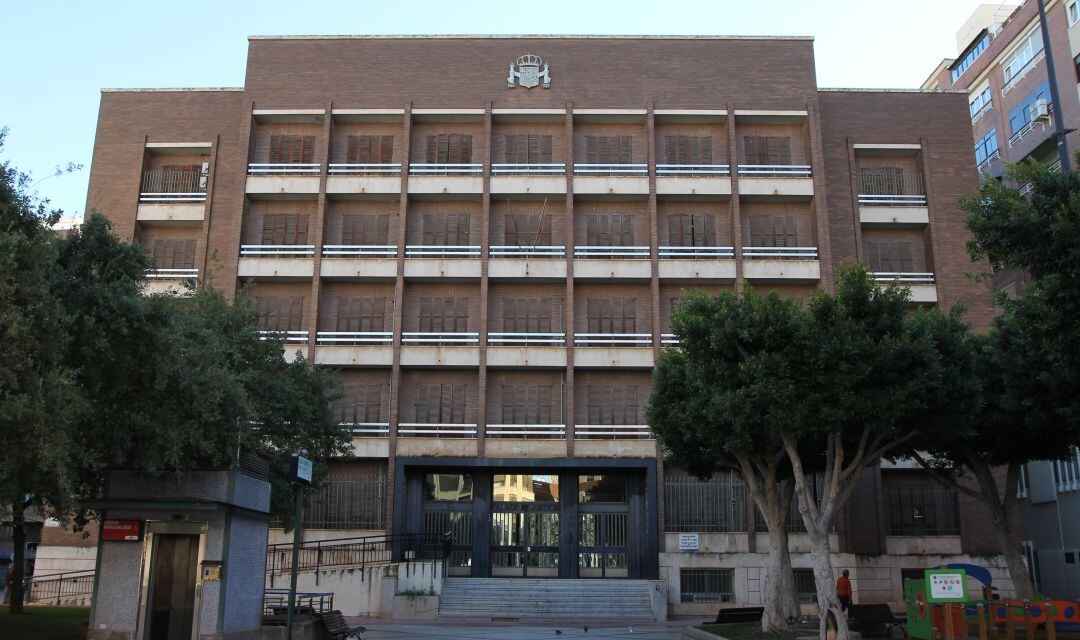 Edificio de los antiguos juzgados de la plaza Borrull