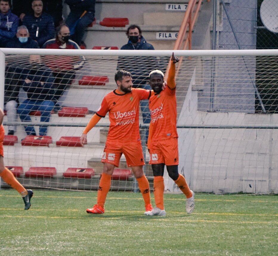 Keita Jr i Peleteiro celebren un gol