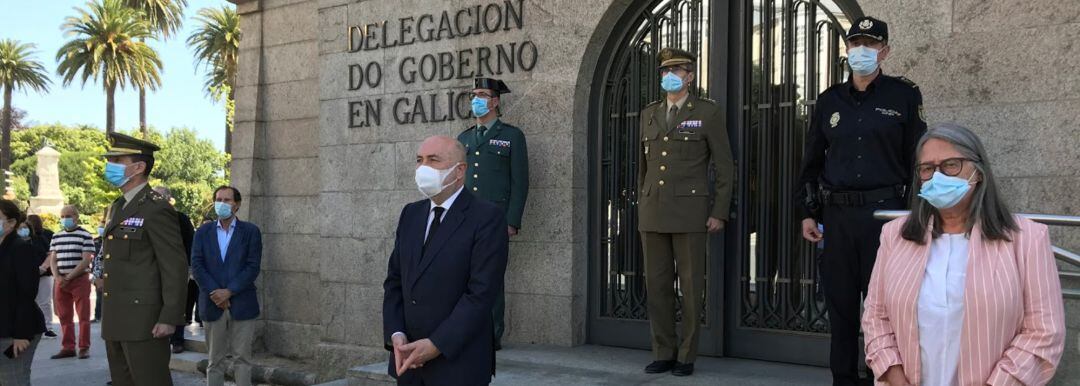 Minuto de silencio por los fallecidos y las personas que luchan contra el coronavirus