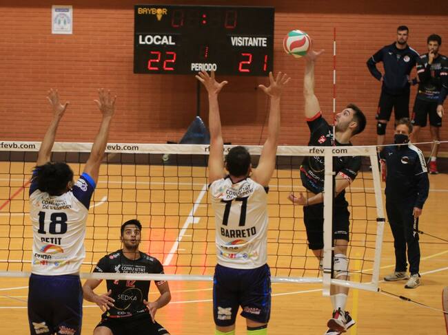 Magnífico partido del SEDKA Novias Villena Petrer en Benidorm