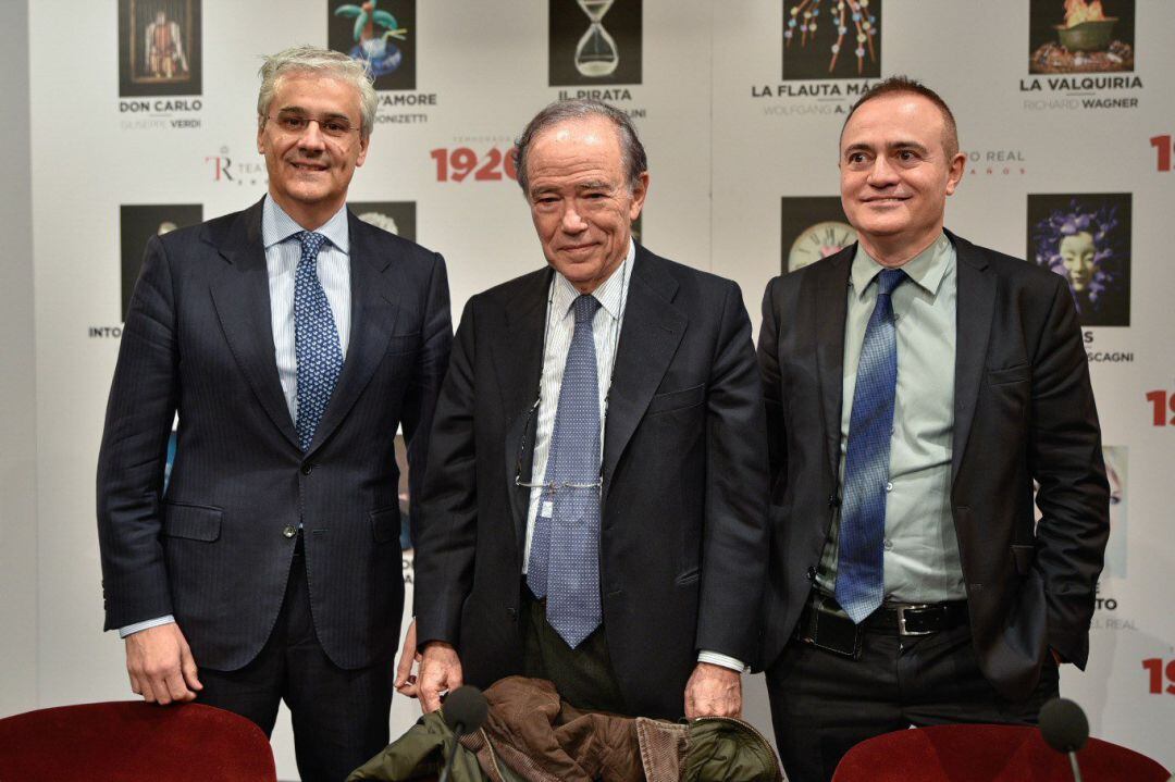 El presidente del Teatro Real, Gregorio Marañón (c), y los directores general y artístico, Ignacio García-Belenguer (i) y Joan Matabosch (d), durante la presentación este jueves de su temporada 2019-20