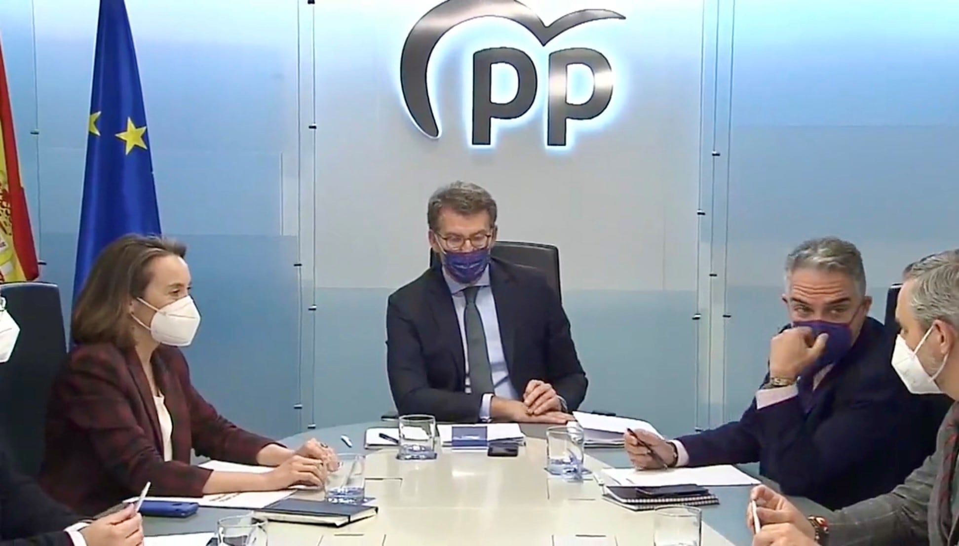 Primera reunión del comité de dirección del PP en Génova, 13, presidido por Alberto Núñez Feijoo, con Cuca Gamarra a la izquierda y Elías Bendodo a la derecha