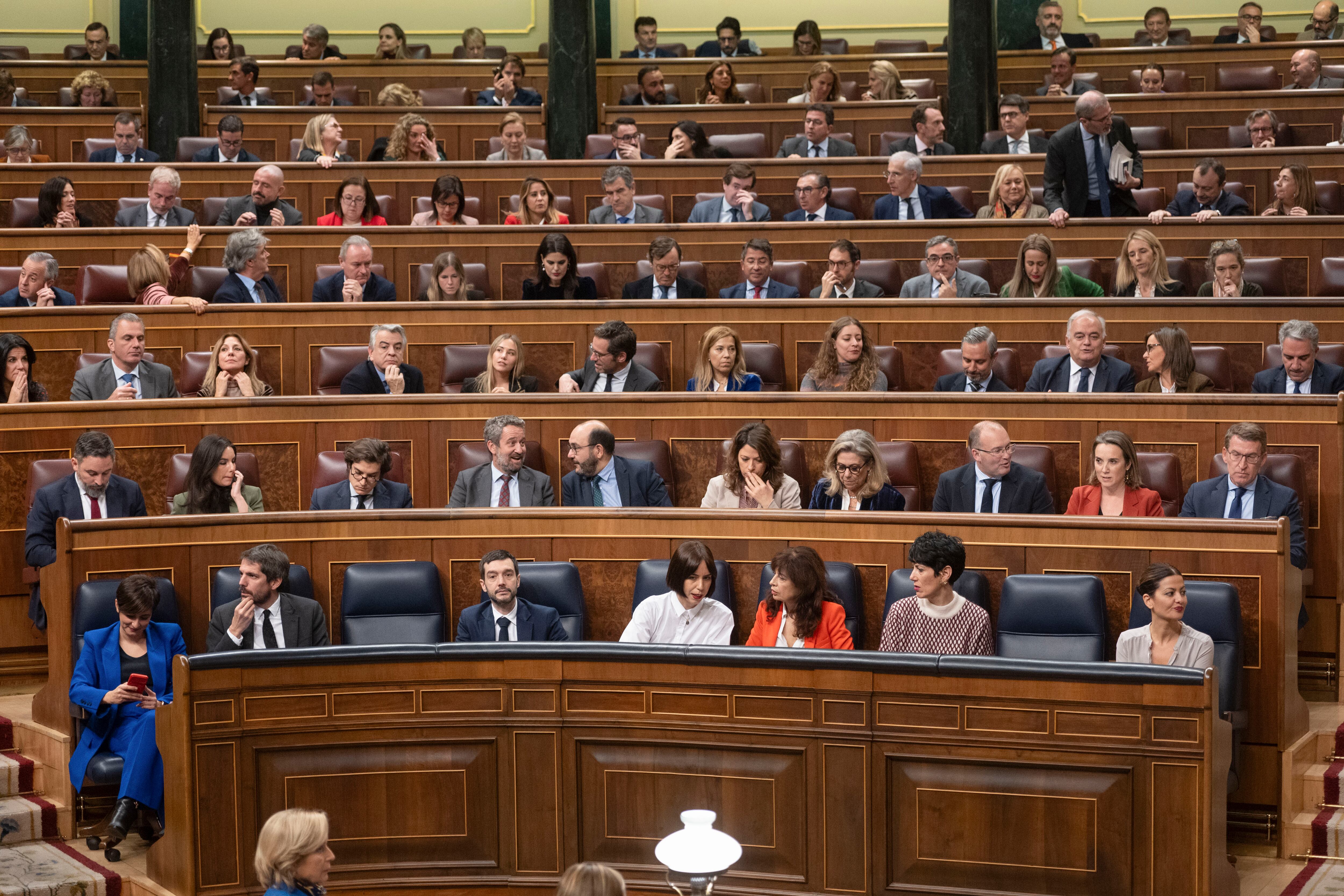 Vista del hemiciclo al inicio del debate de la toma en consideración de la proposición de ley del PSOE de amnistía para la normalización institucional, política y social en Cataluña. EFE/ Fernando Villar