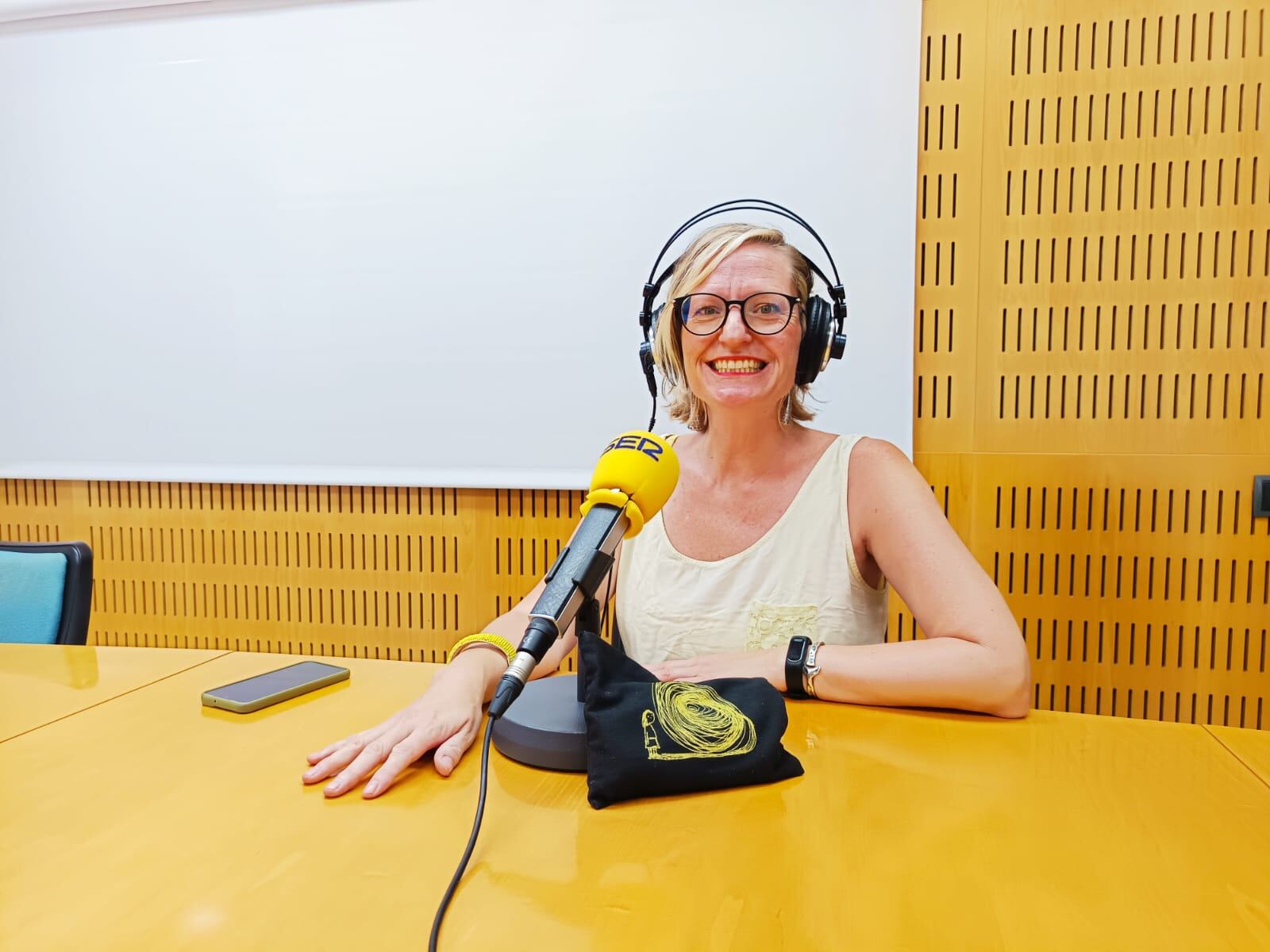 Cristina Martínez Vallier de la Asociación La Niña Amarilla habla en A vivir Comunitat Valenciana de cómo hablar del suicidio en los medios de comunicación