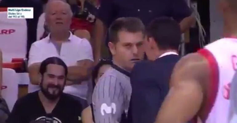 Prigioni, durante su protesta a uno de los colegiados del partido