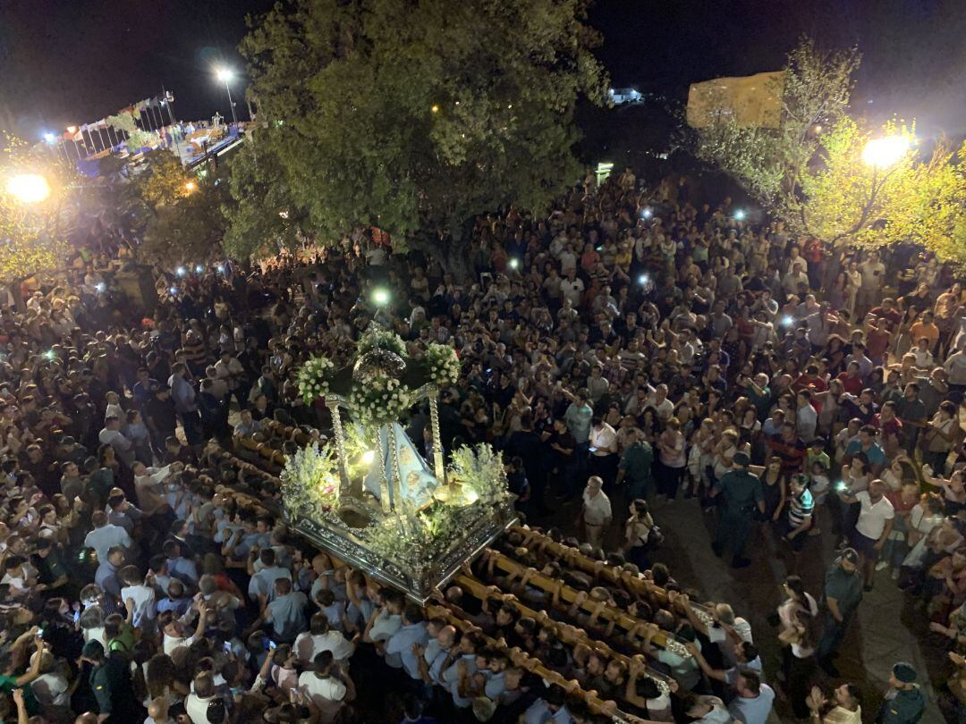 Momento de la procesión de la Virgen de la Cabeza.