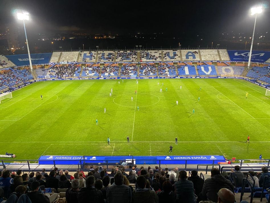 Momento del partido entre el Recreativo de Huelva y el Alcoyano