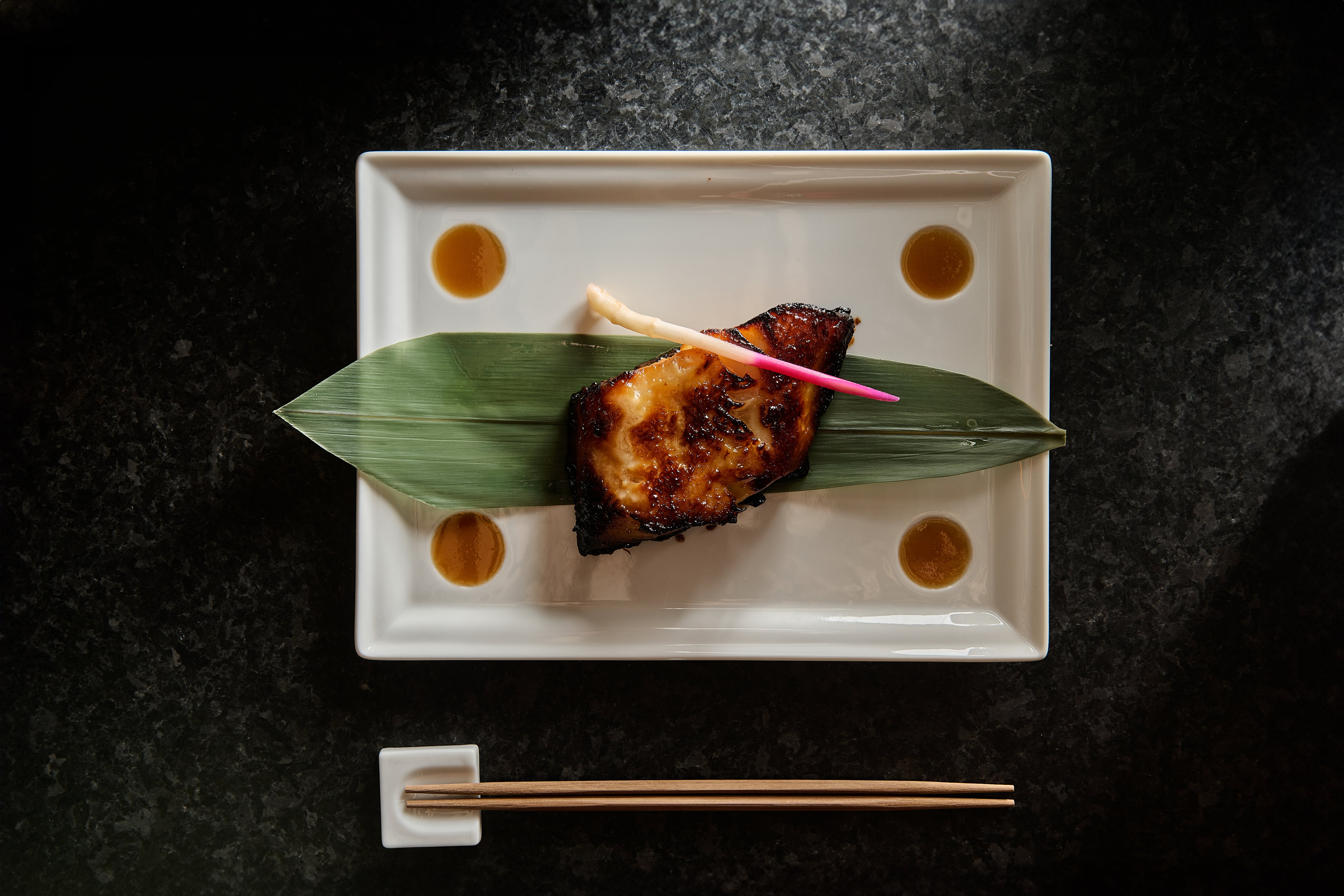 El &#039;black cod&#039; (bacalao negor de Alaska) es el plato más icónico (y más copiado) de Nobu.