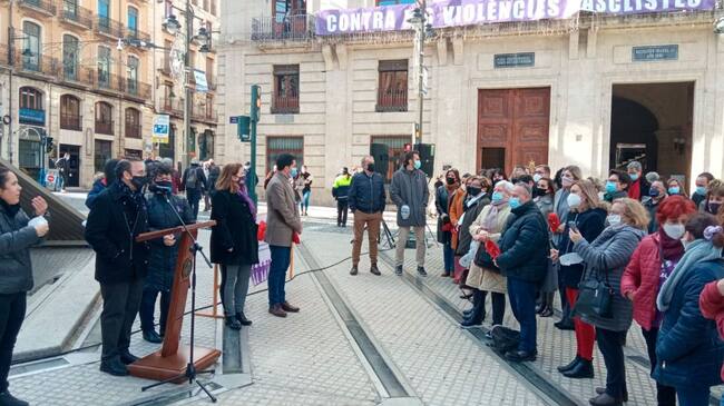 Un instante del acto que ha tenido lugar en la Plaza de España