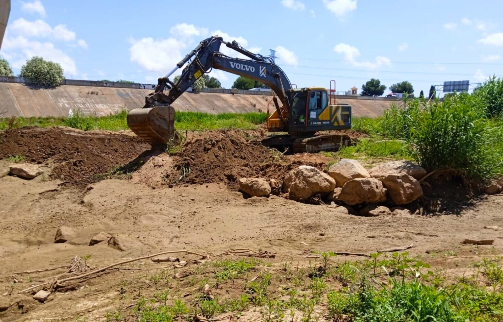 Limpieza del nuevo cauce del río Turia en una imagen de achivo. 