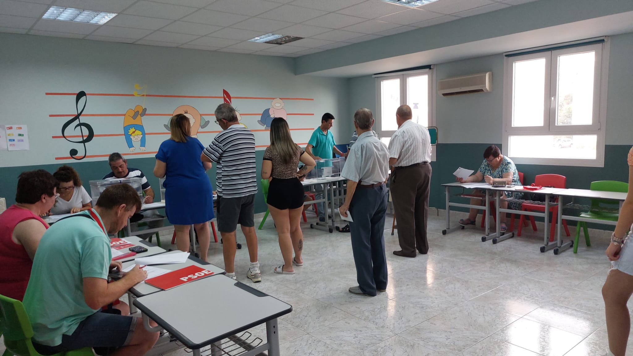 Momento de la jornada electoral en las mesas instaladas en la Escuela de Música