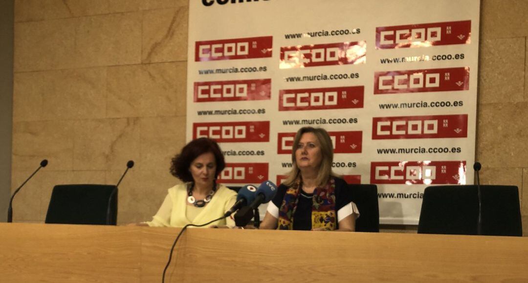 María Jesús Gómez, secretaria de Organización de CCOO en Murcia; y Ana Mellado, secretaria de Mujer e Igualdad de CCOO en Murcia
