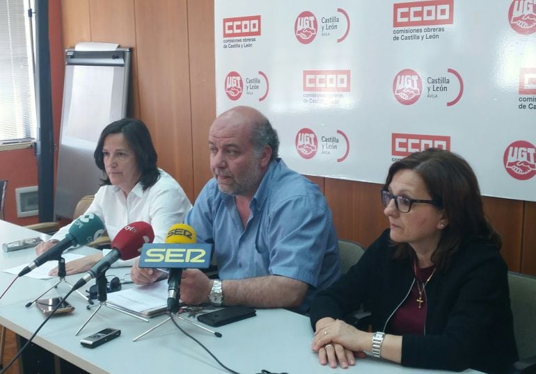 Representantes de los trabajadores del servicio de limpieza del Hospital Nuestra Señora de Sonsoles